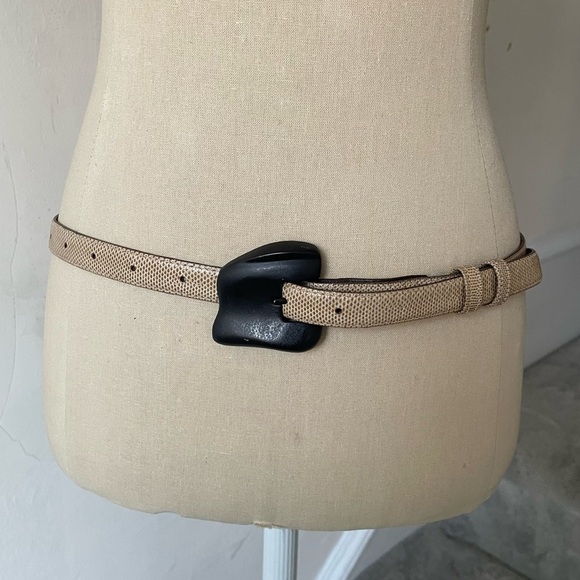 Beige Textured Women\'s Belt with Black Sculpted Buckle main image 5